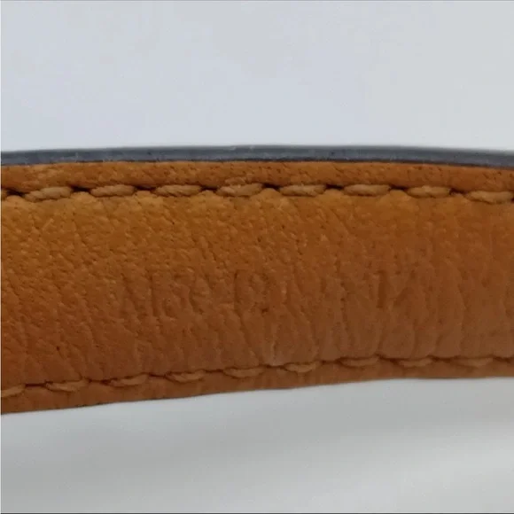 Louis Vuitton Essential V Bracelet - Picture 7 of 9